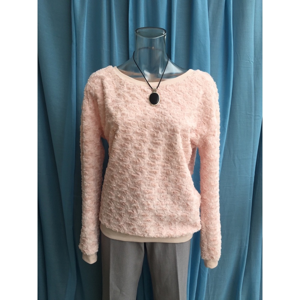 Eyeshadow Blush Rosette Crew Pull-over Sweater